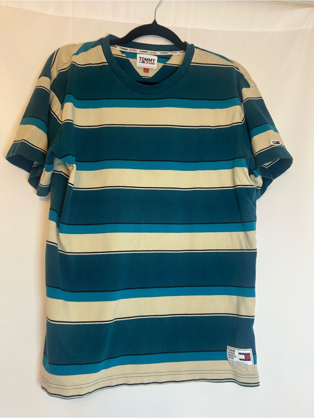Vintage 90s Tommy Hilfiger Men’s Teal and Cream Striped Crewneck Tee